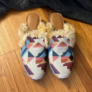 Universal thread faux fur lined mules